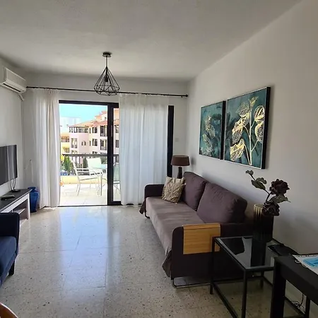 Kings Avenue - Natalia's Apartment