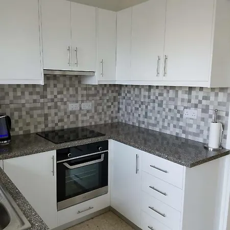 Kings Avenue - Natalia's