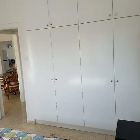 Kings Avenue - Natalia's *