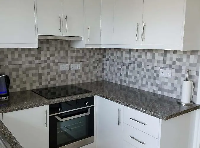 Kings Avenue - Natalia's